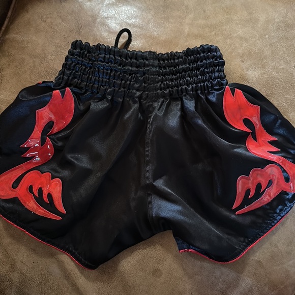 VENUM MMA Muay Thai Shorts - Picture 3 of 3